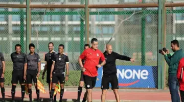 رئيس لجنة الحكام يعقد اجتماعاً موسعاً مع حكام الدوري